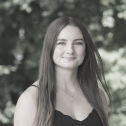 Frau  Ayleen Dunsmore